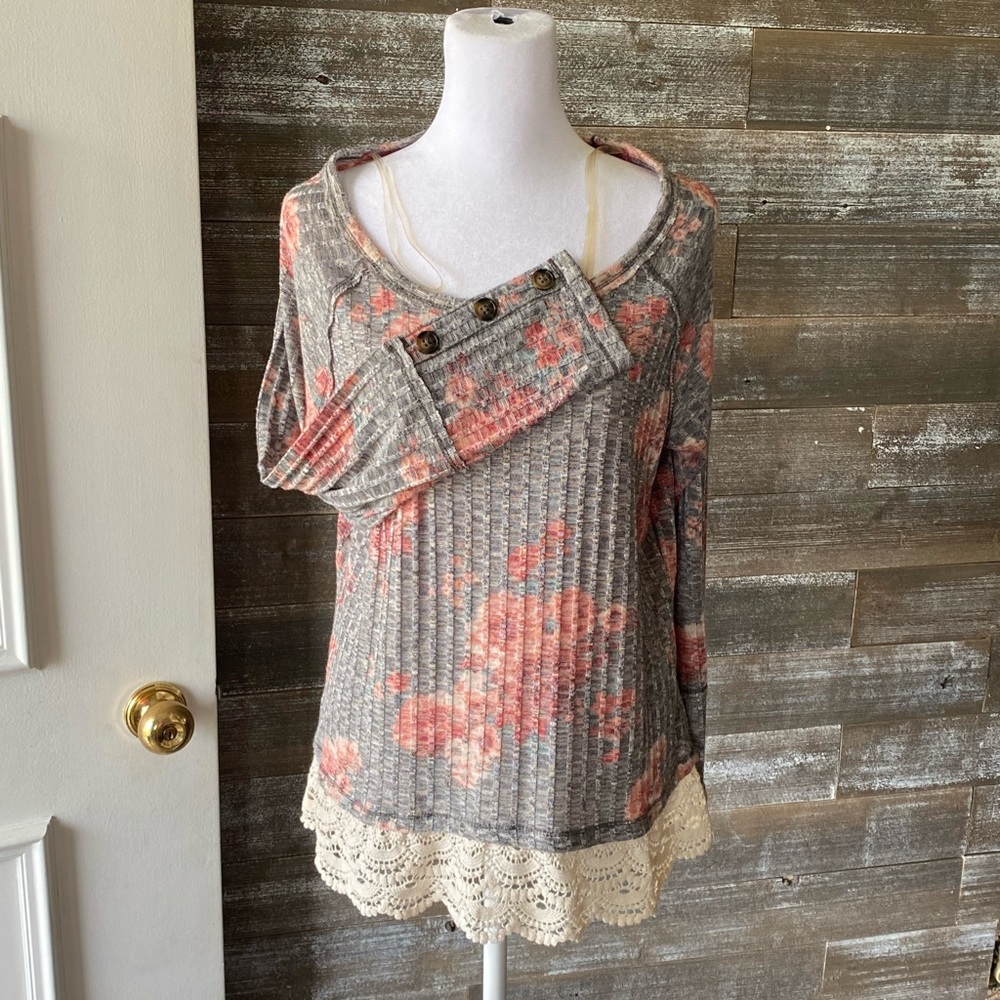 Womaen’s Long Sleeve Top